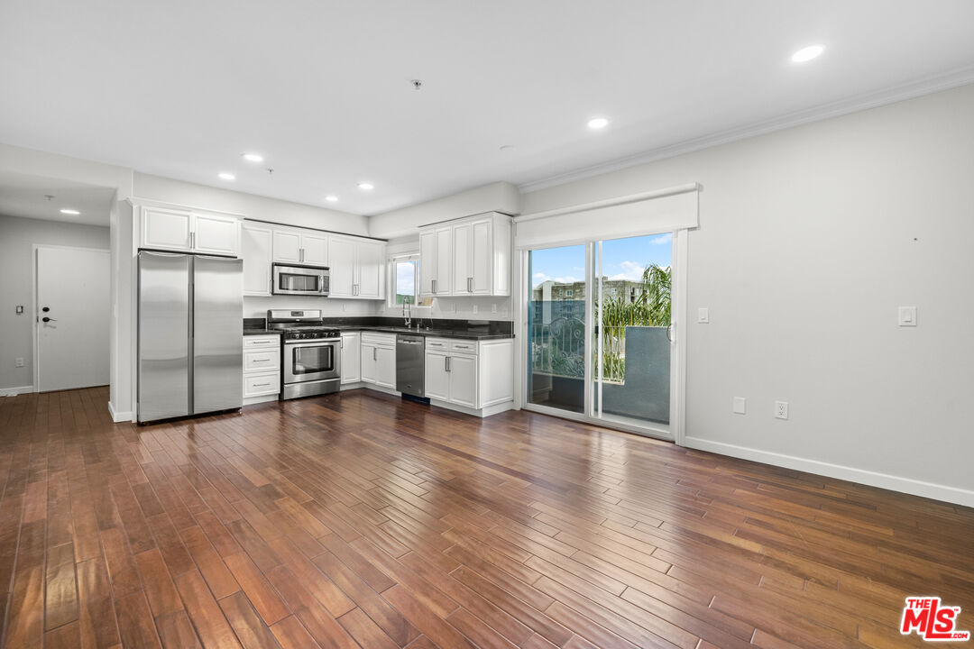 1037 Fedora St Unit: 403