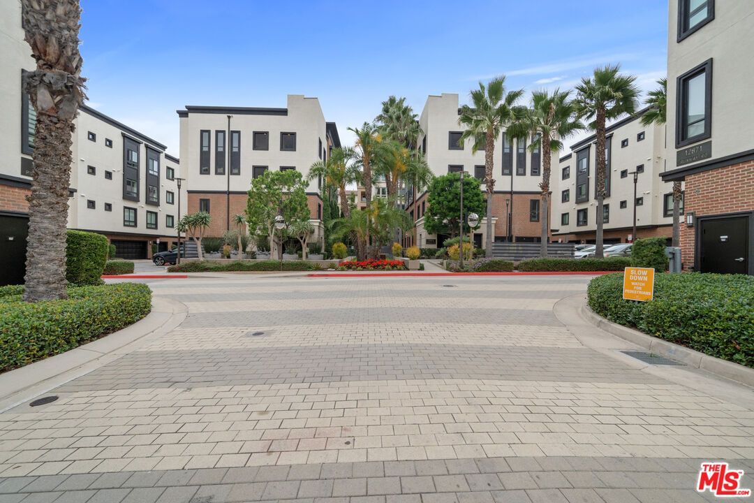 12883 Runway Rd Unit: 3