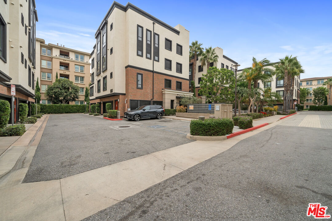 12883 Runway Rd Unit: 3