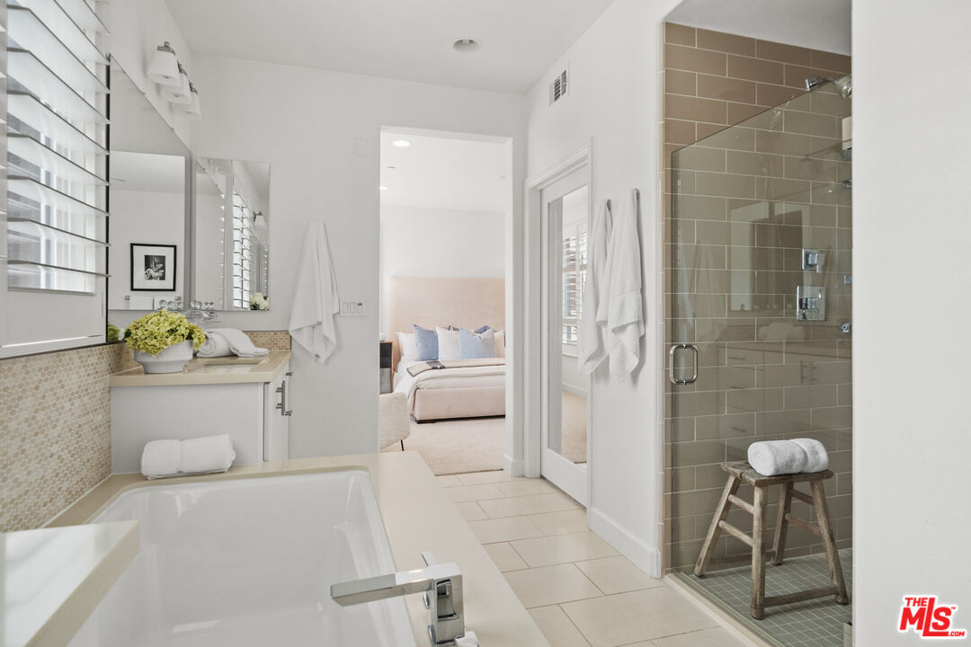 12883 Runway Rd Unit: 3