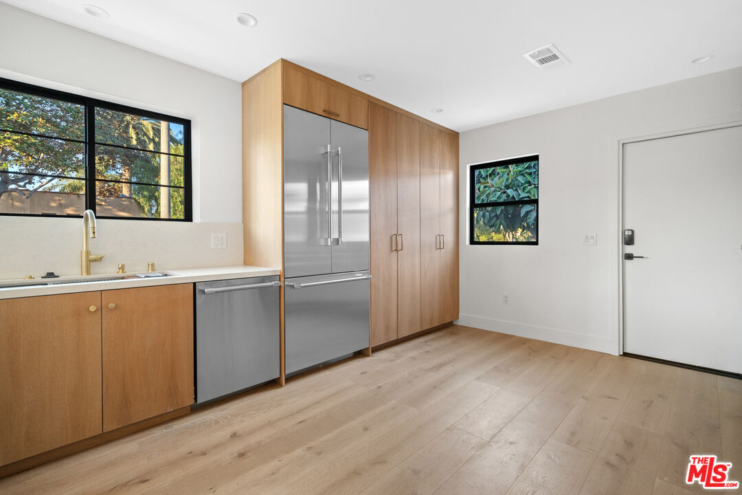 1600 S Crescent Heights Blvd