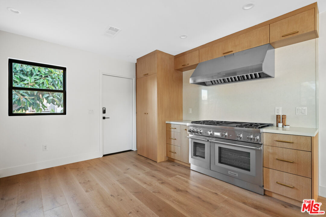 1600 S Crescent Heights Blvd