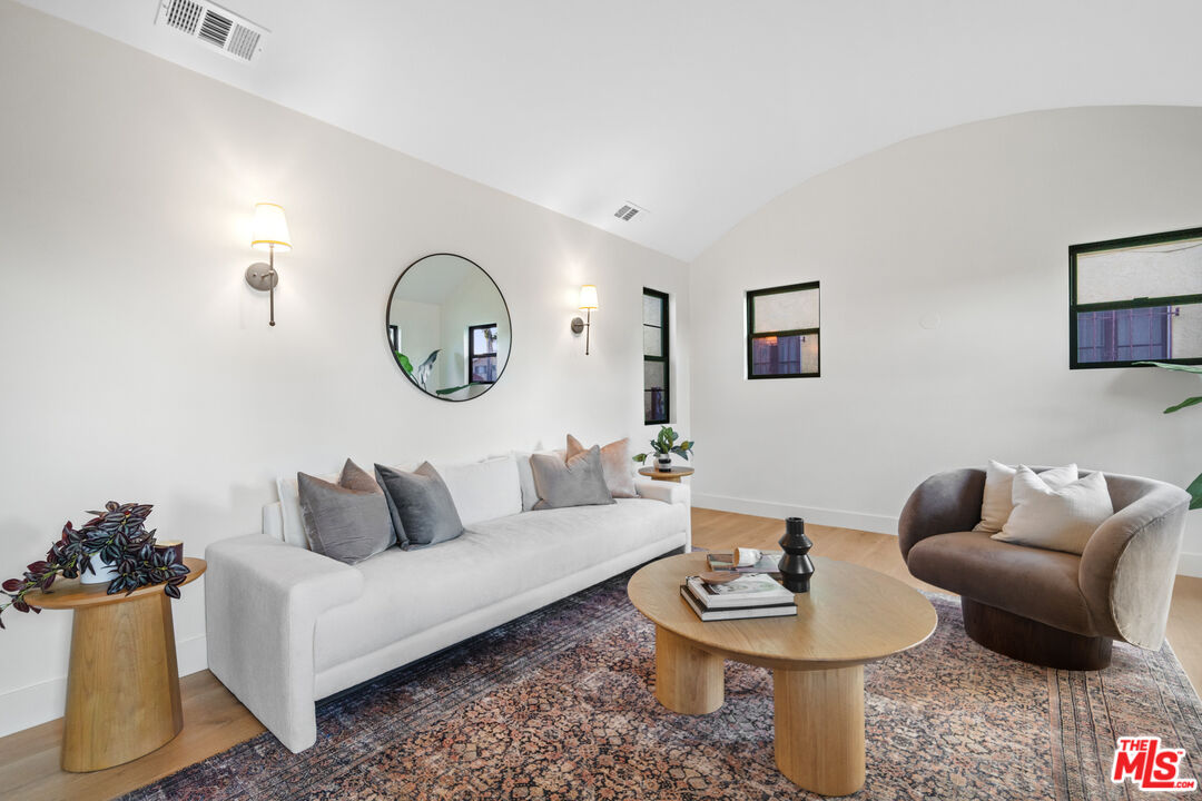 1600 S Crescent Heights Blvd