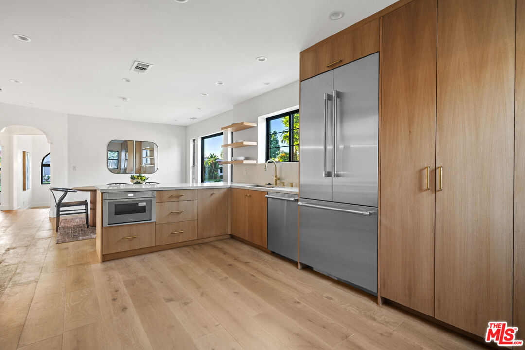 1600 S Crescent Heights Blvd