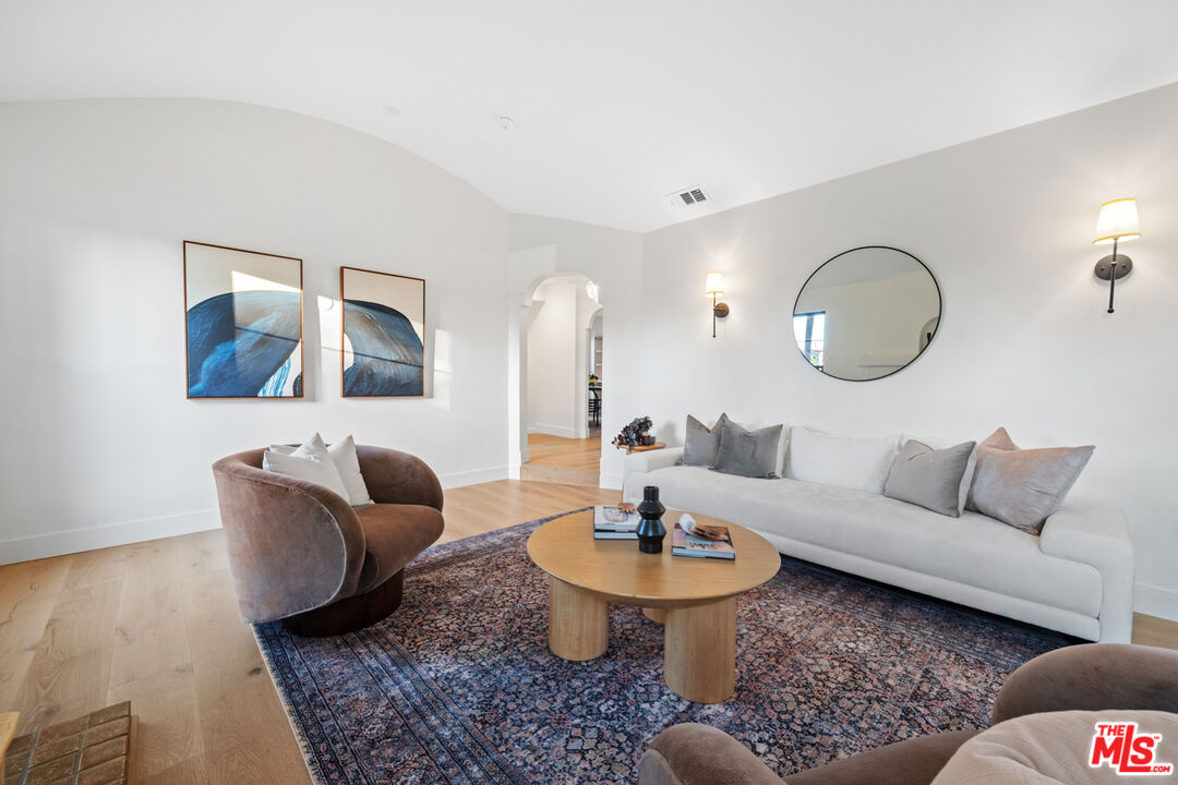 1600 S Crescent Heights Blvd