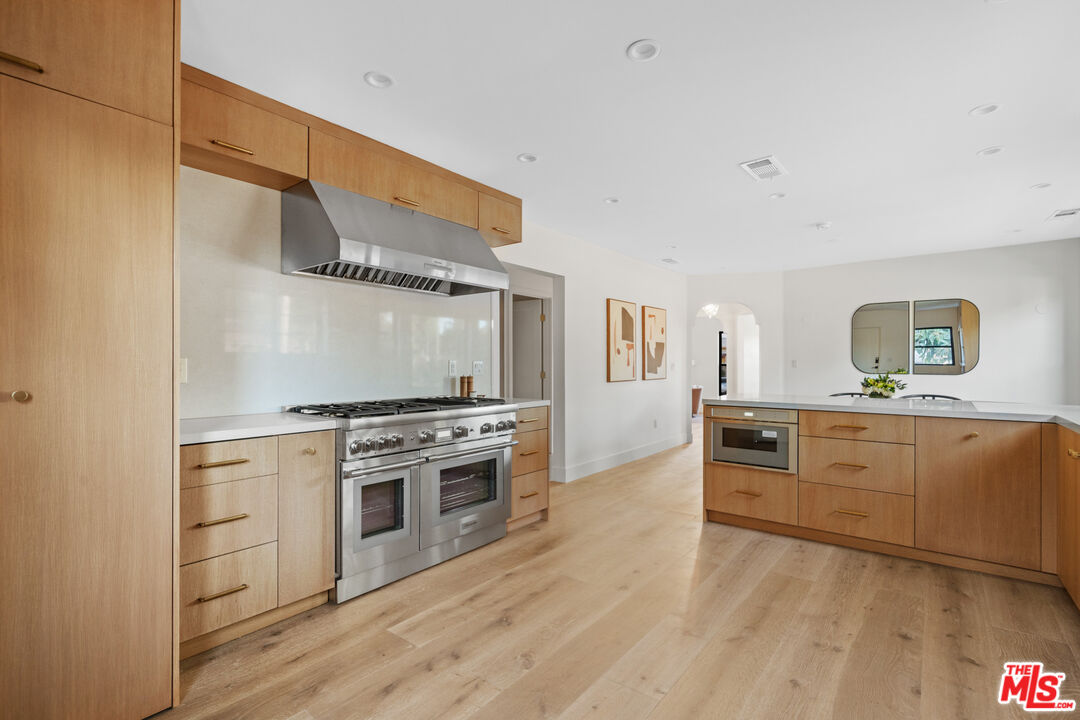 1600 S Crescent Heights Blvd