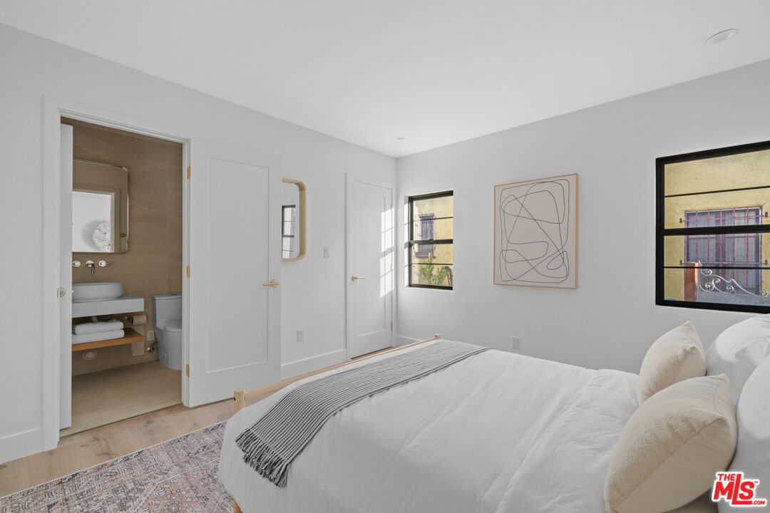 1600 S Crescent Heights Blvd