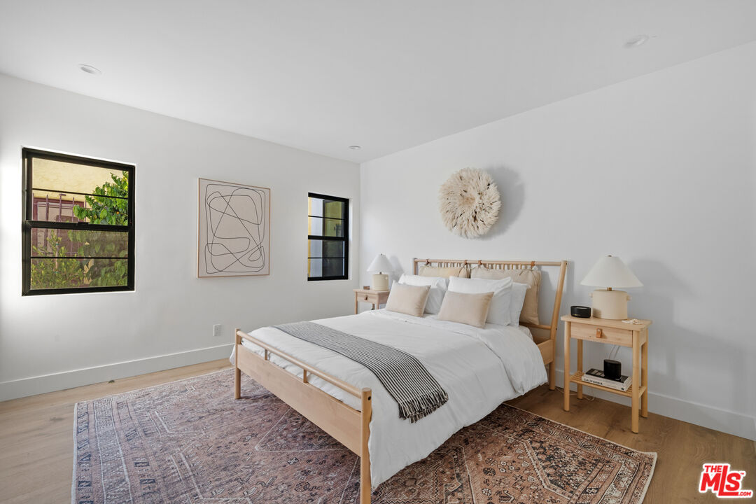 1600 S Crescent Heights Blvd