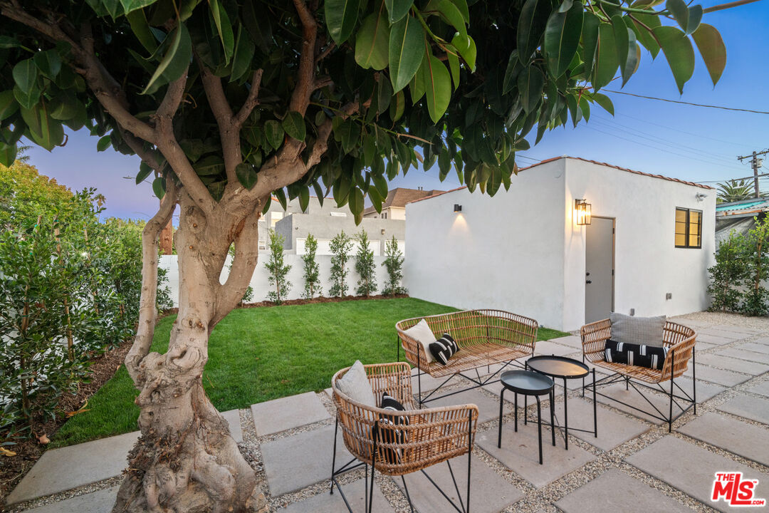 1600 S Crescent Heights Blvd