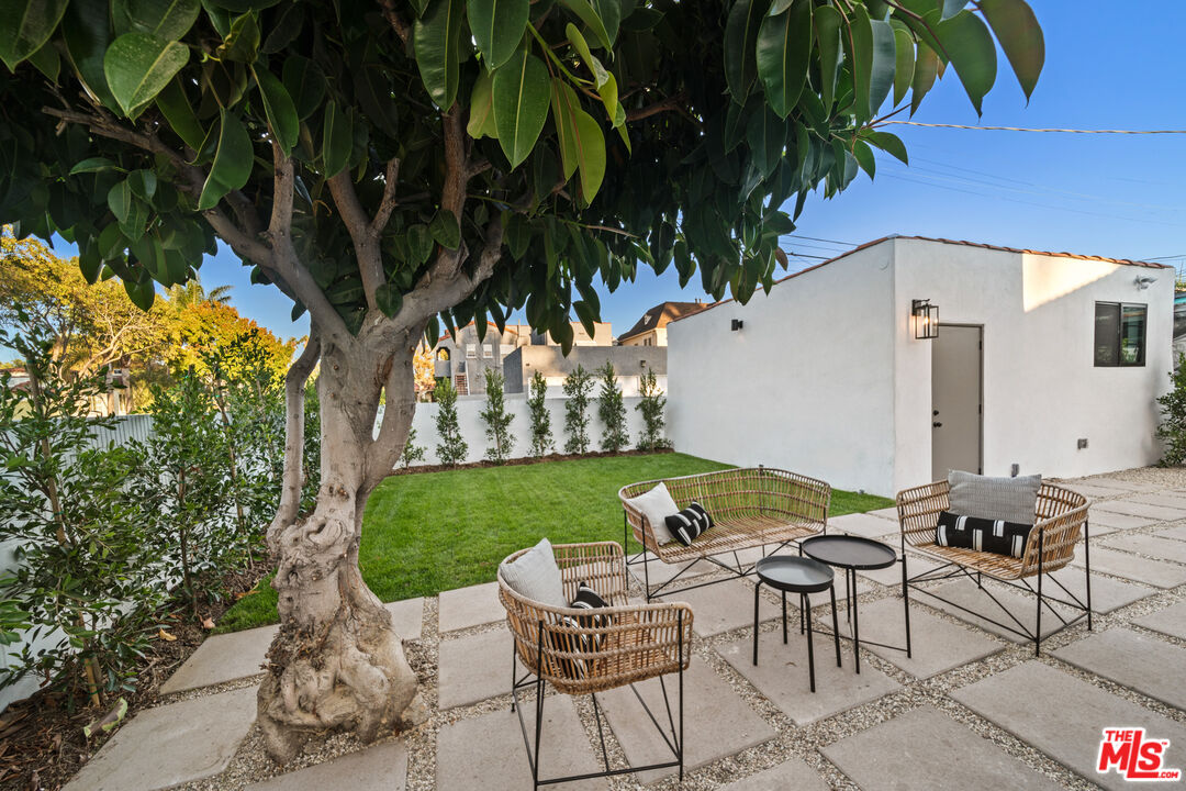 1600 S Crescent Heights Blvd