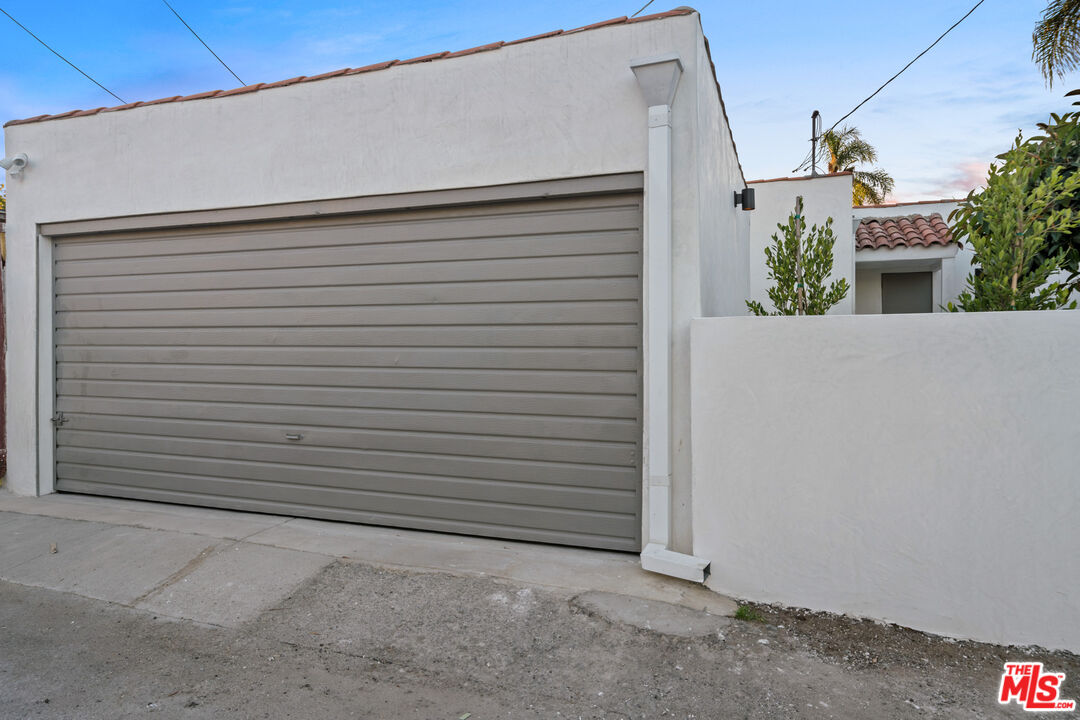 1600 S Crescent Heights Blvd