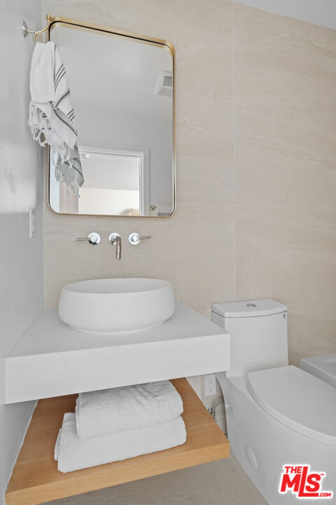 1600 S Crescent Heights Blvd