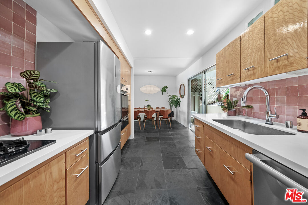 3625 Fredonia Dr Unit: 8