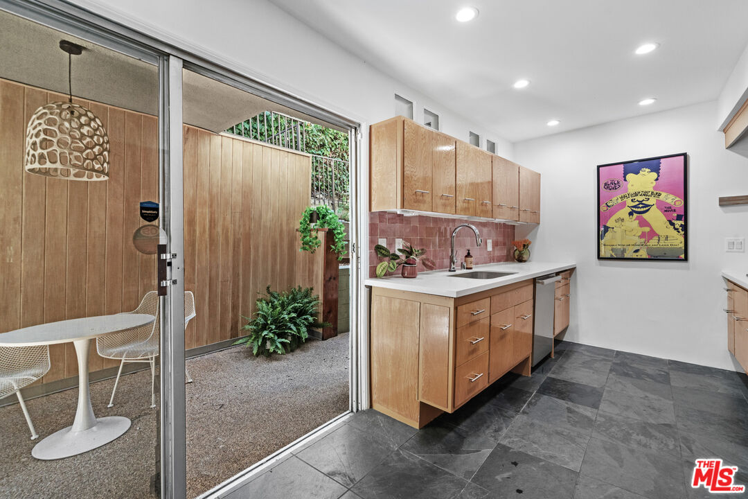 3625 Fredonia Dr Unit: 8