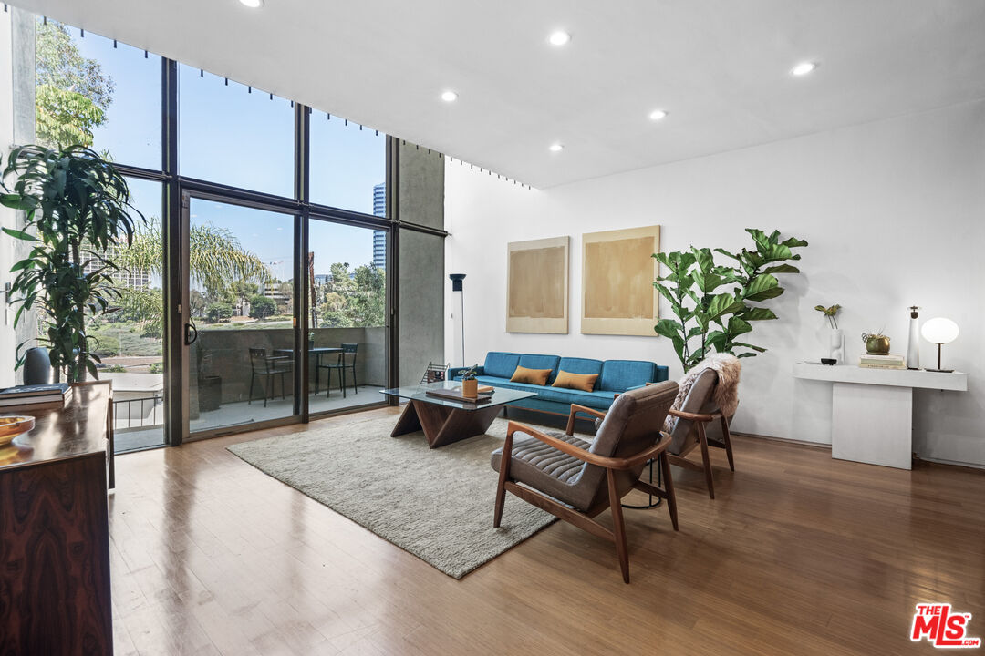 3625 Fredonia Dr Unit: 8