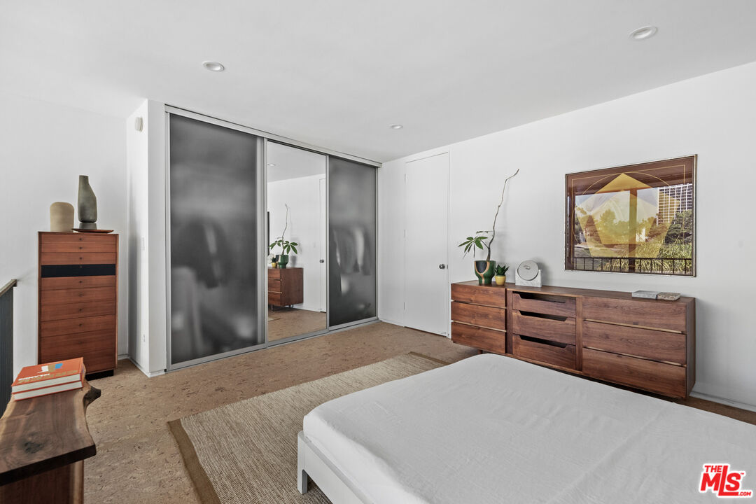 3625 Fredonia Dr Unit: 8