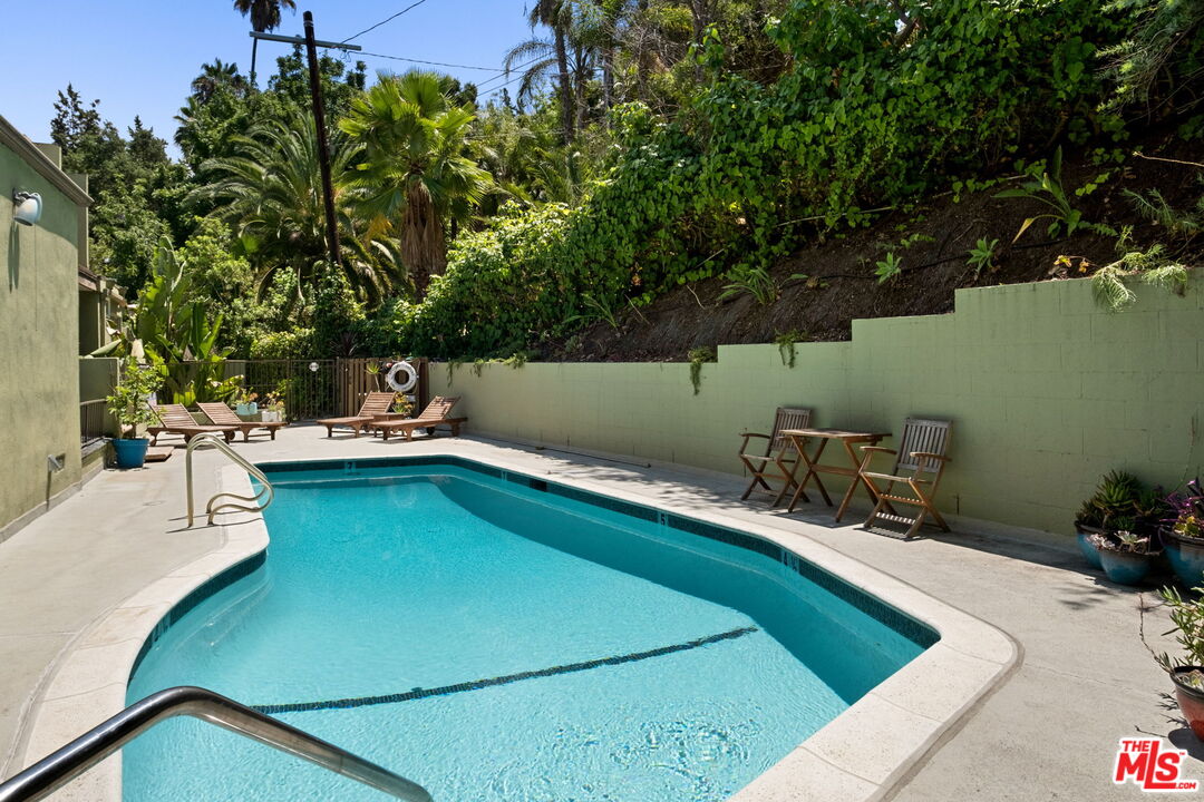 3625 Fredonia Dr Unit: 8