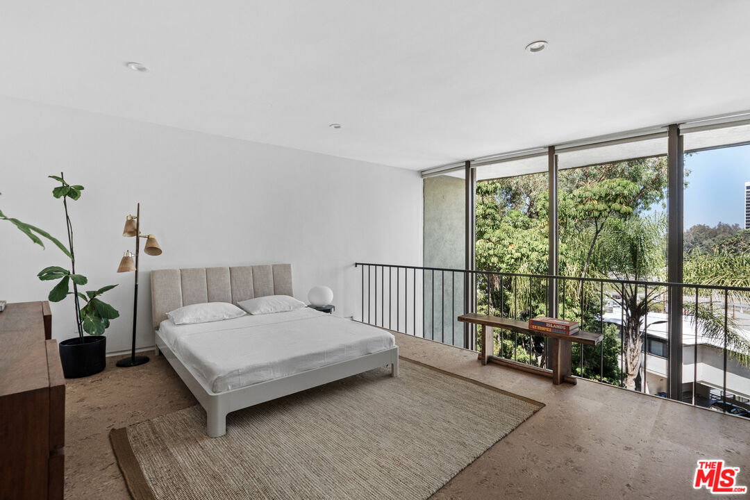 3625 Fredonia Dr Unit: 8