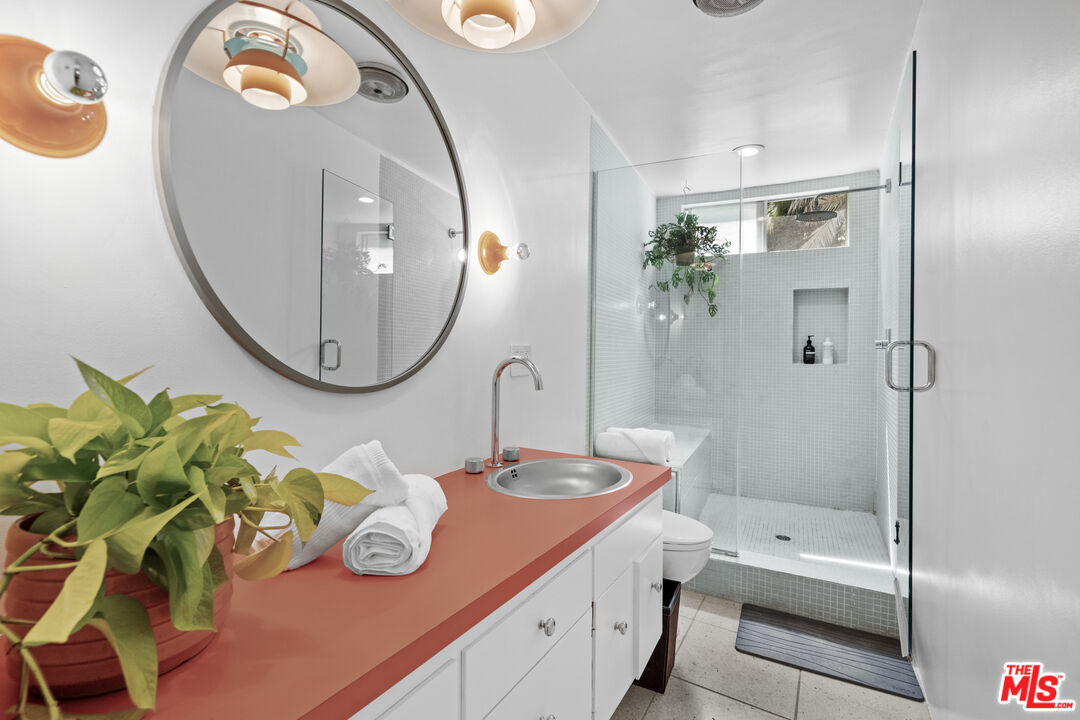 3625 Fredonia Dr Unit: 8