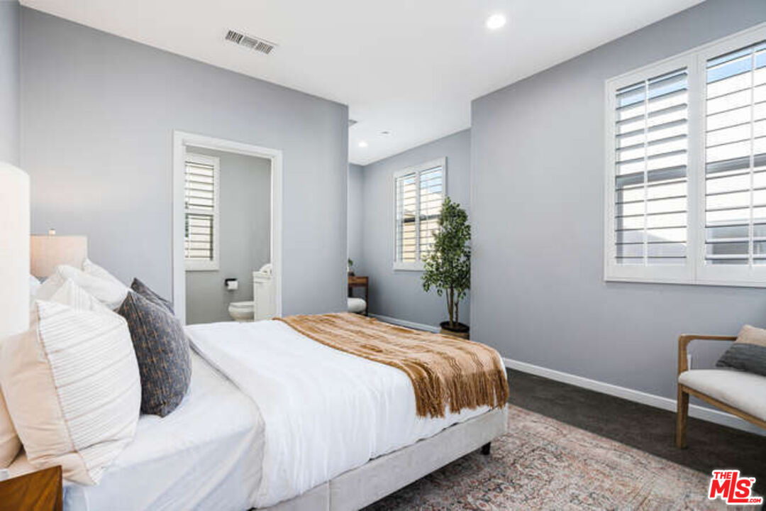 6582 Para Way Unit: 20