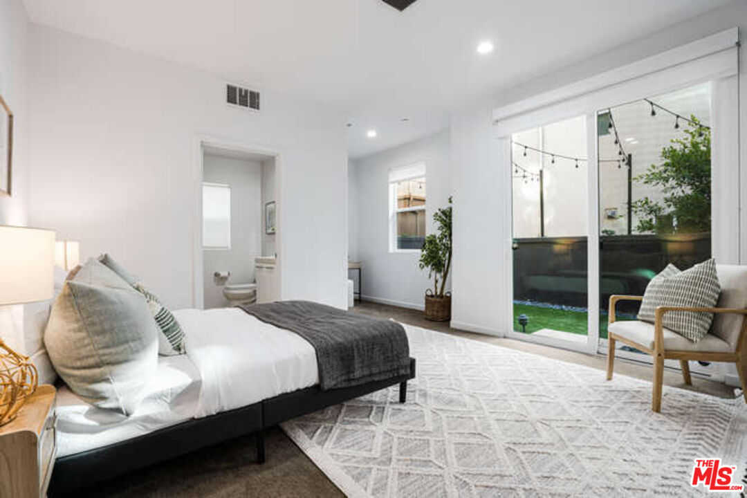 6582 Para Way Unit: 20