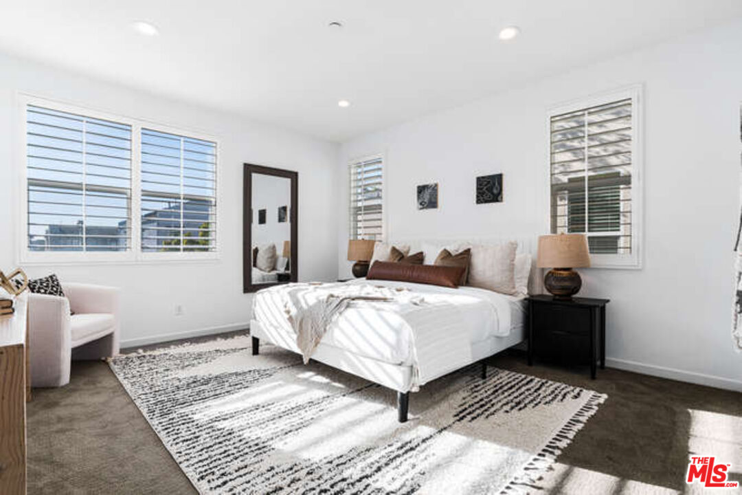 6582 Para Way Unit: 20