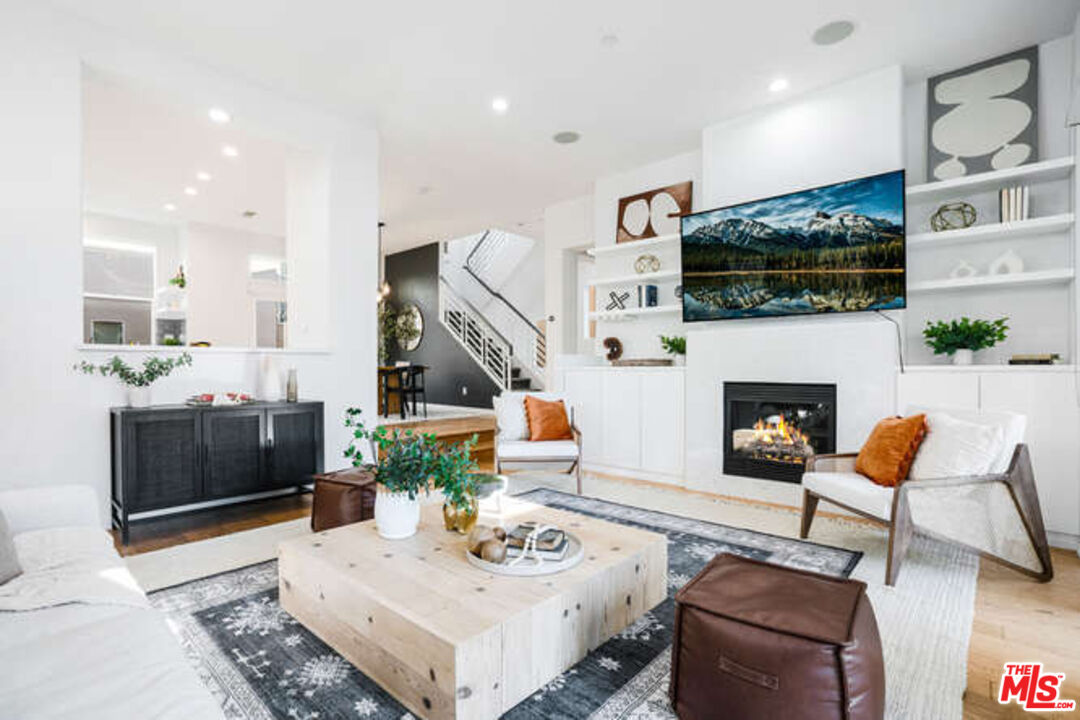 6582 Para Way Unit: 20