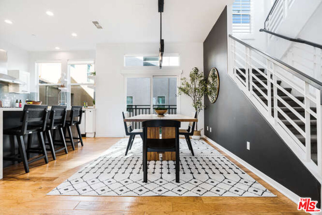 6582 Para Way Unit: 20