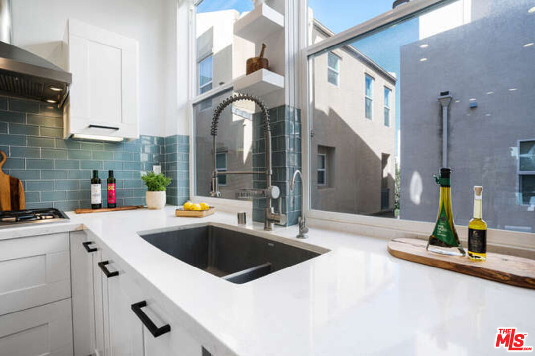 6582 Para Way Unit: 20