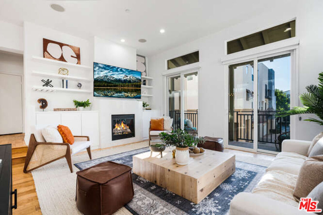 6582 Para Way Unit: 20