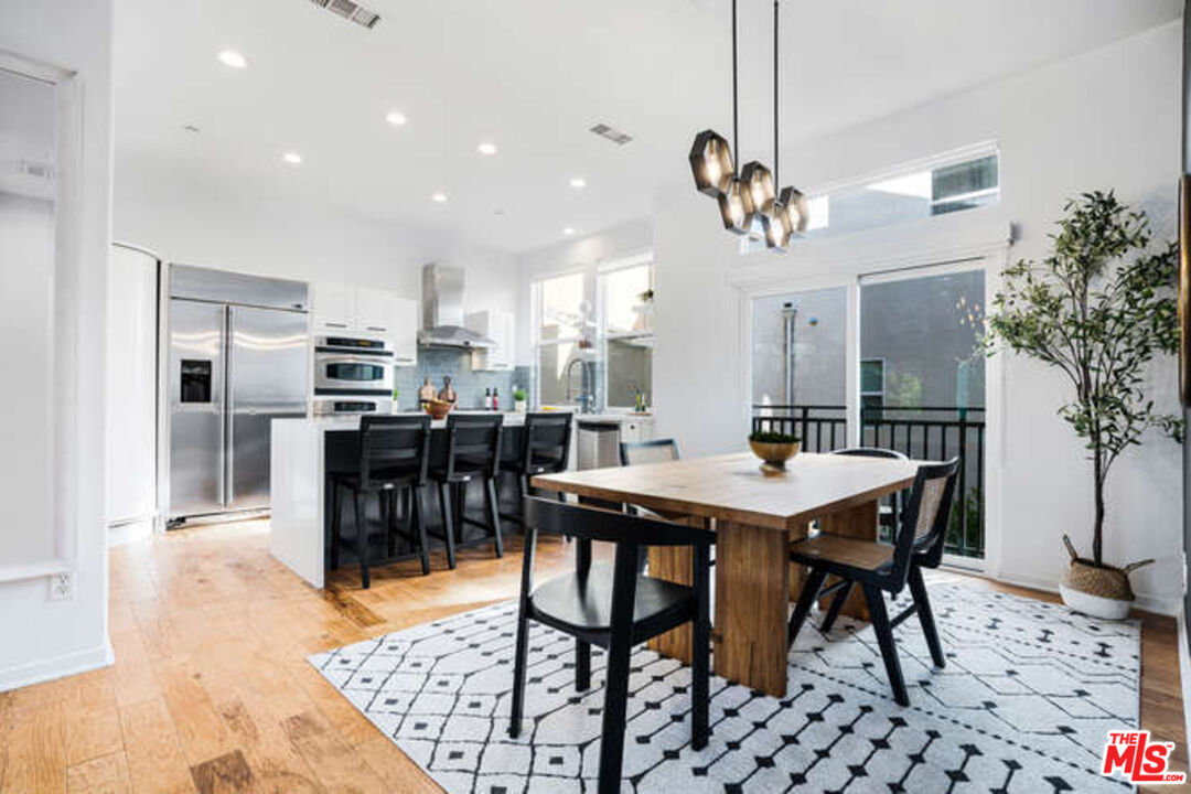 6582 Para Way Unit: 20