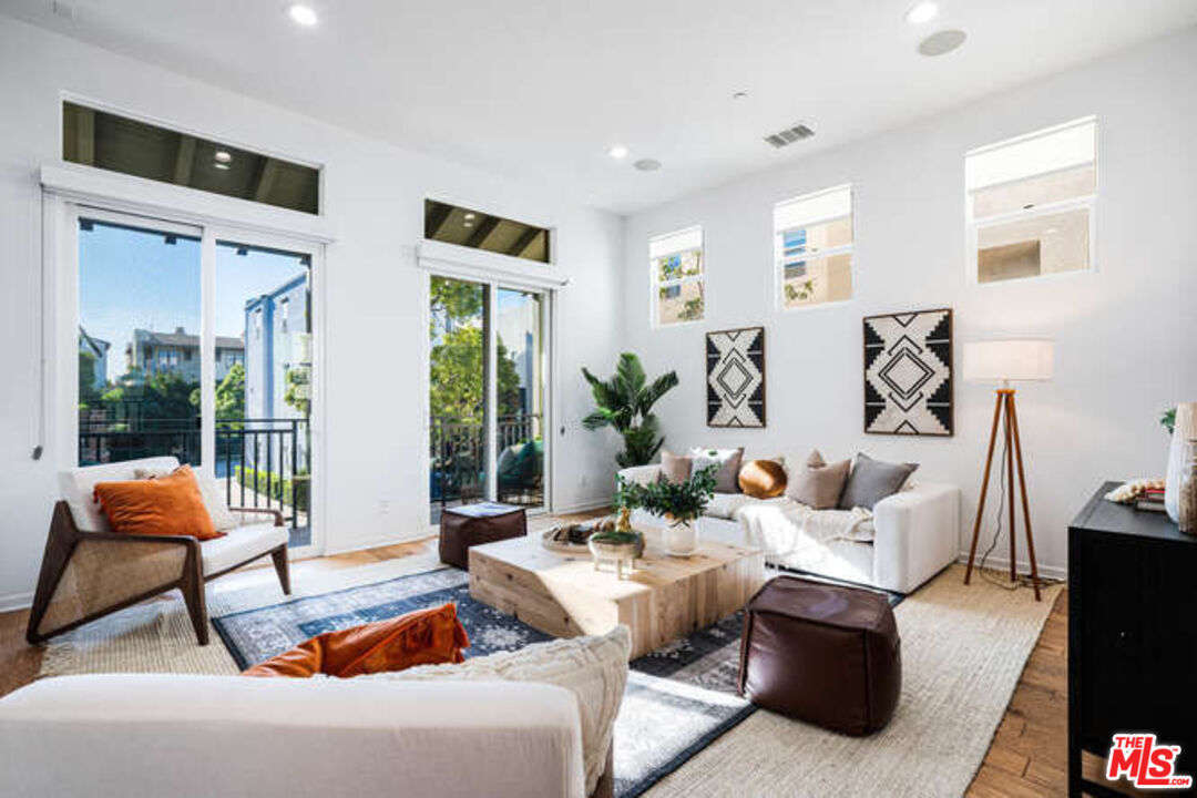 6582 Para Way Unit: 20