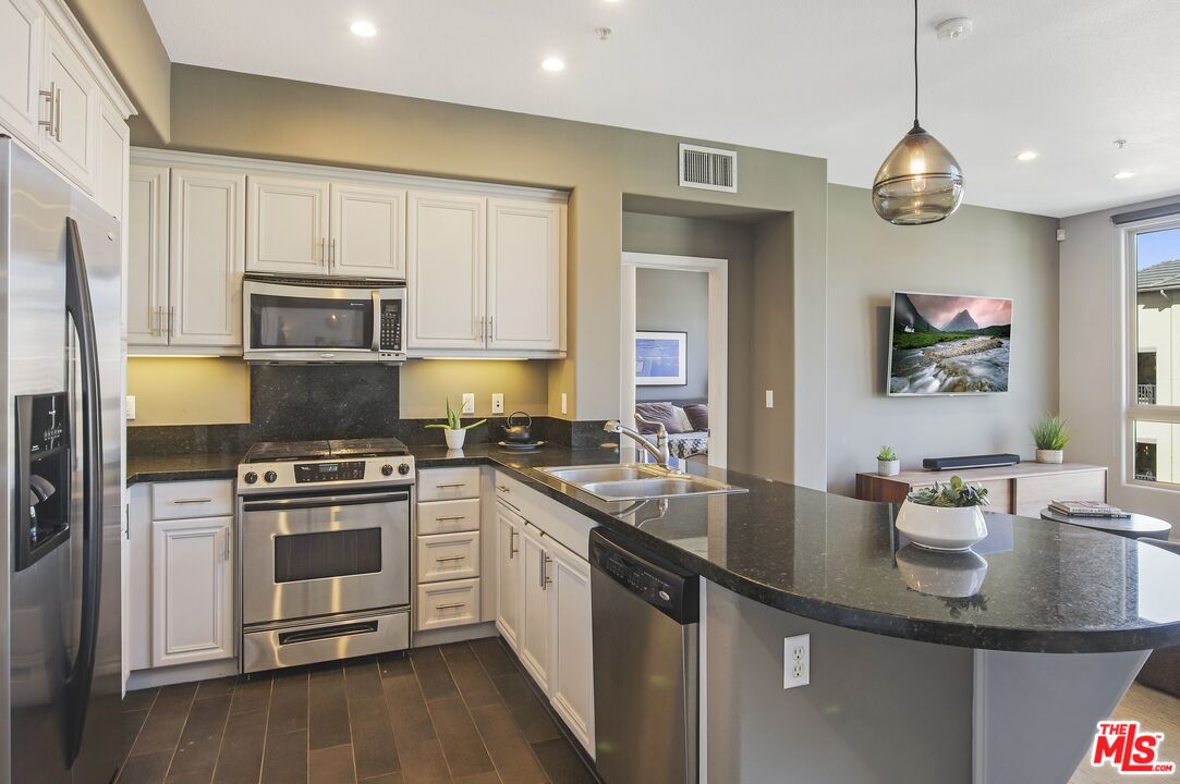 13044 PACIFIC PROMENADE Unit: 422