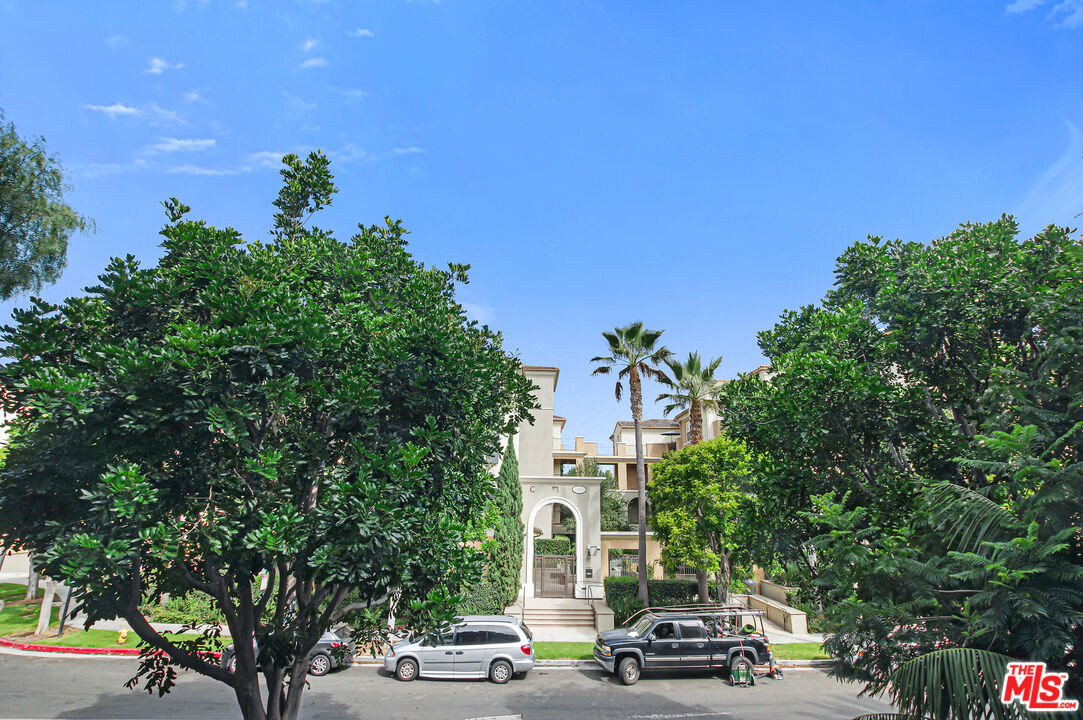 12963 Runway Rd Unit: 220