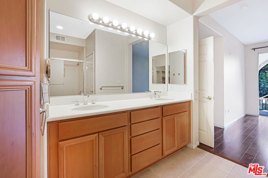 12963 Runway Rd Unit: 220