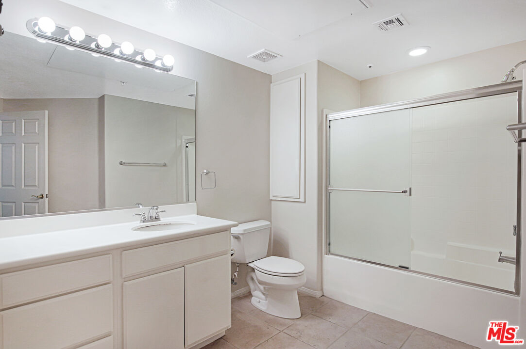 12963 Runway Rd Unit: 220