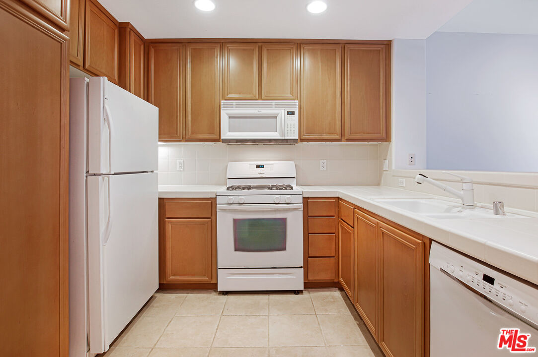 12963 Runway Rd Unit: 220