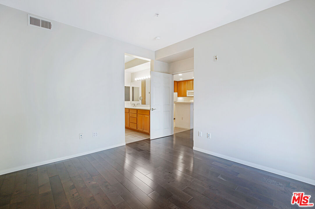 12963 Runway Rd Unit: 220