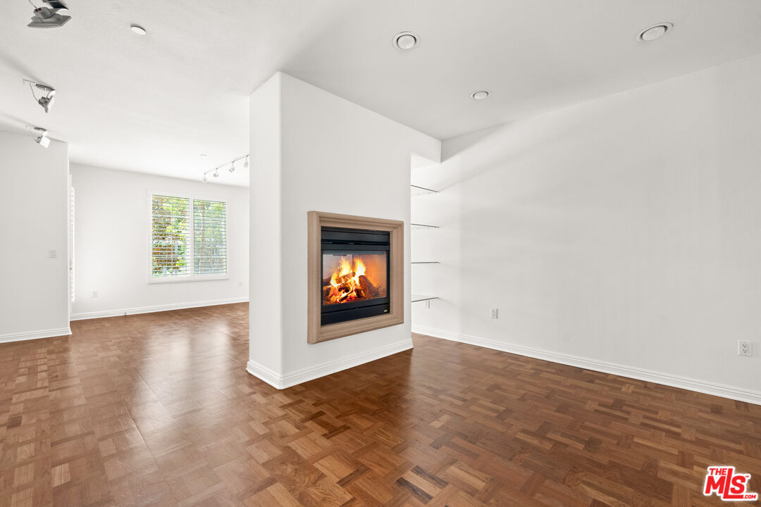 5831 Seawalk Dr Unit: 133