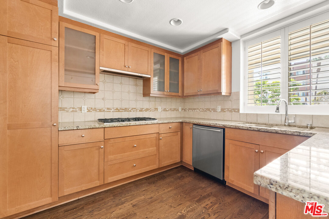 5831 Seawalk Dr Unit: 133