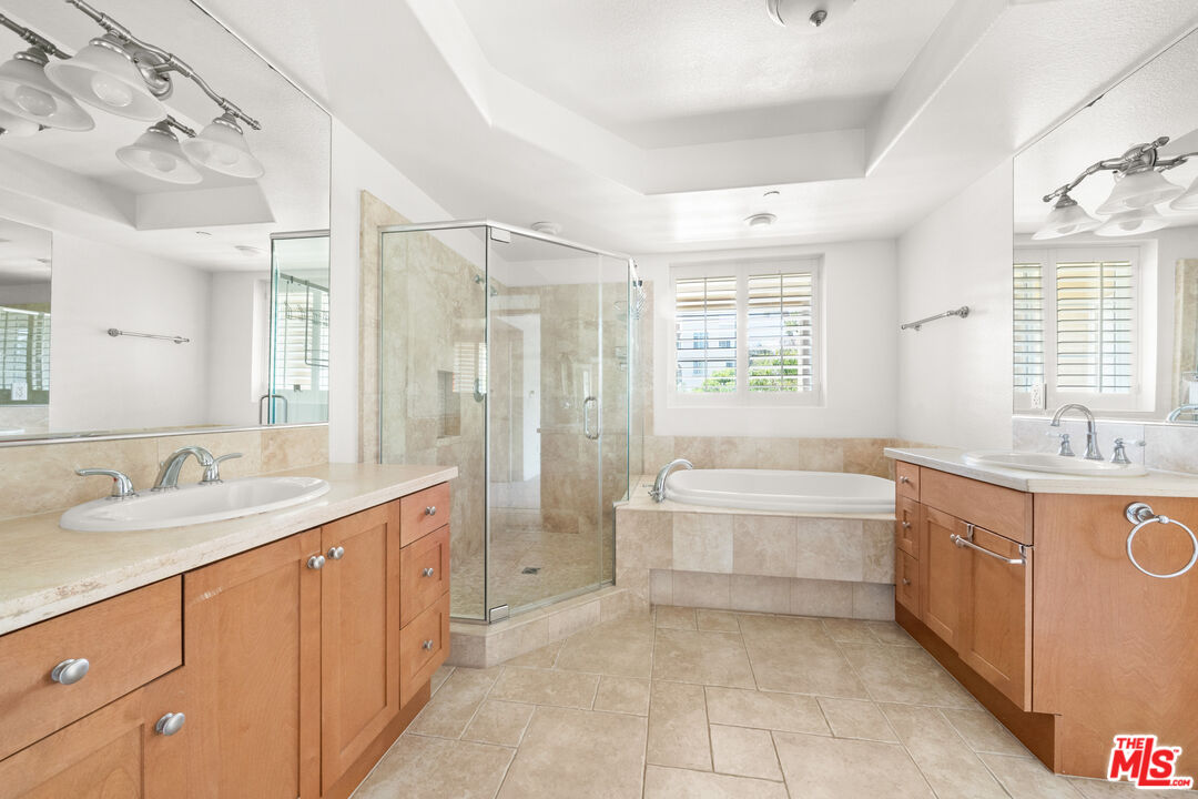 5831 Seawalk Dr Unit: 133