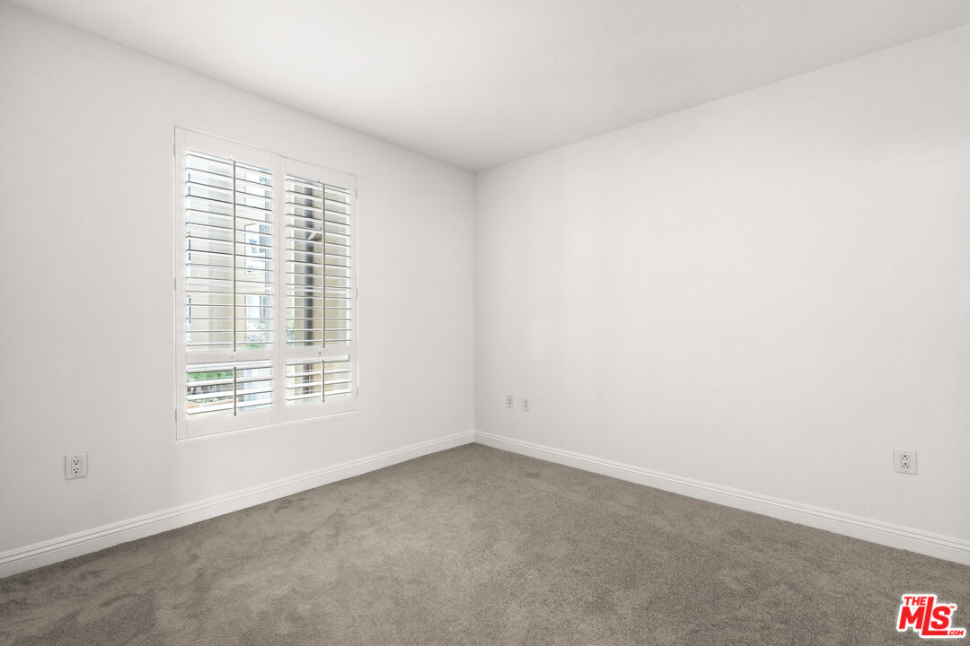 5831 Seawalk Dr Unit: 133