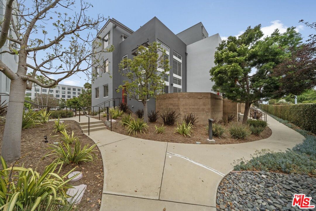 5400 Playa Vista Dr Unit: 17