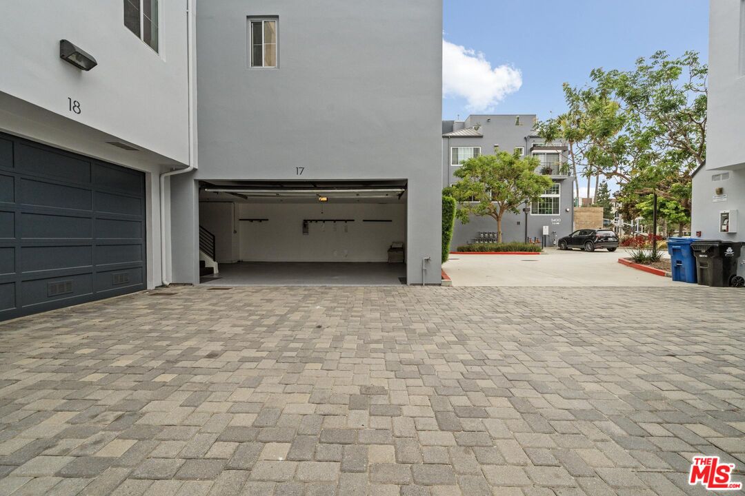 5400 Playa Vista Dr Unit: 17