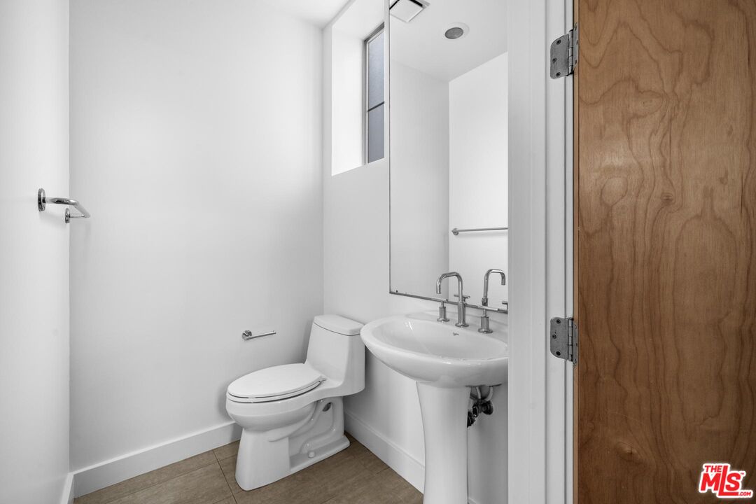 5400 Playa Vista Dr Unit: 17