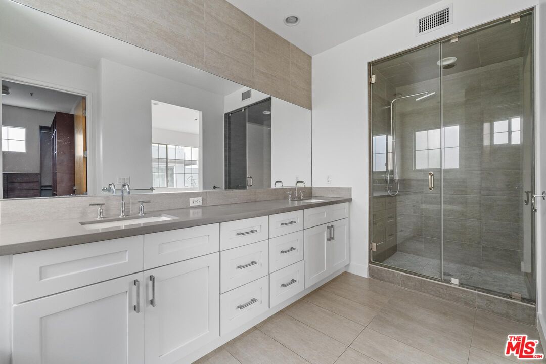 5400 Playa Vista Dr Unit: 17