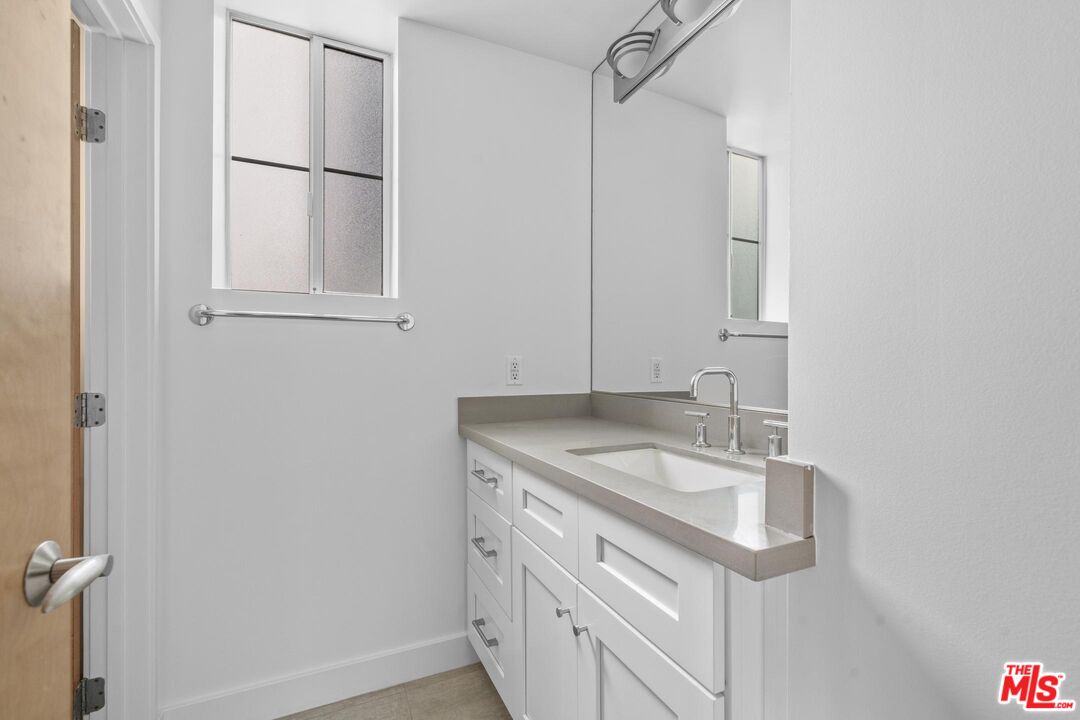 5400 Playa Vista Dr Unit: 17