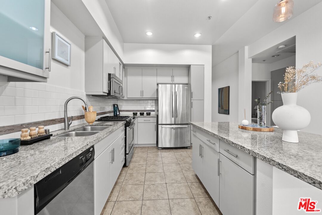 12920 Runway Rd Unit: 142