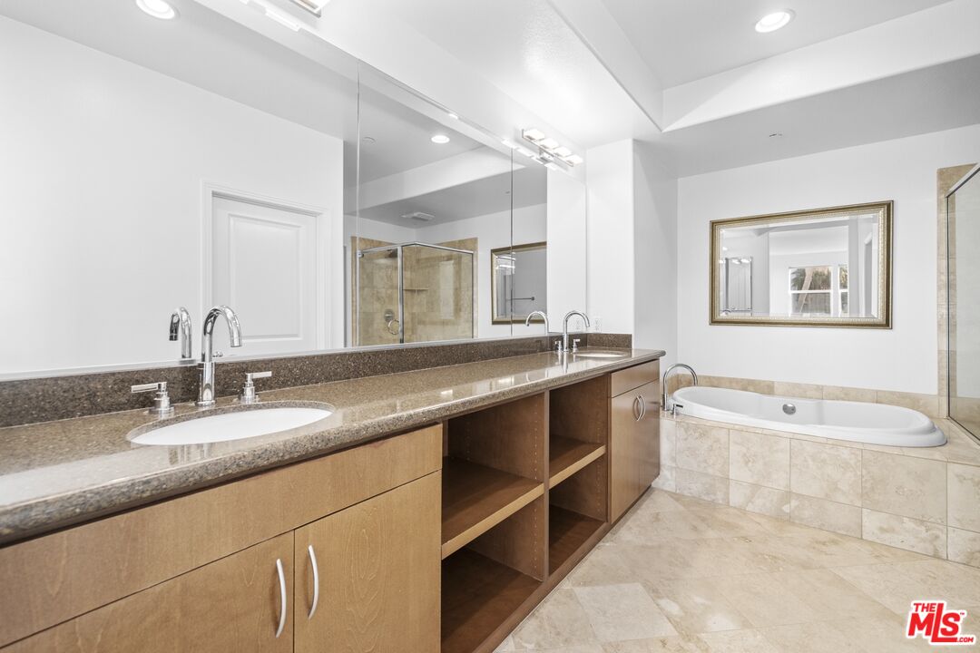 7100 Playa Vista Dr Unit: 424