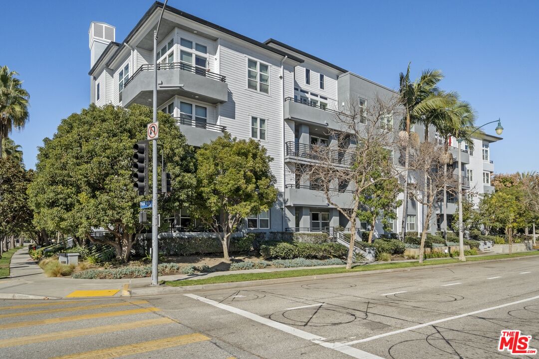 7100 Playa Vista Dr Unit: 424